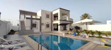Belle villa avec piscine pour la location es vacances