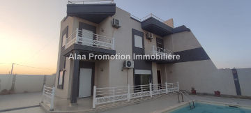 Villa avec piscine en zone urbaine à vendre à Djerba