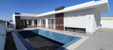 Villa de haute standing avec piscine à vendre à Djerba en zone urbaine