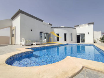 Belle villa plain pieds avec piscine pour la location annuelle à Djerba