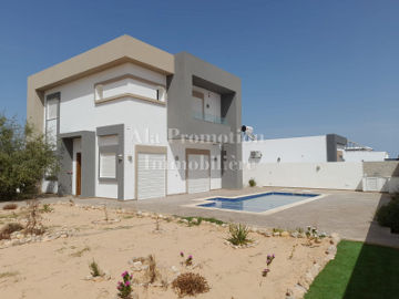 Luxueuese villa avec piscine pour la location à l'année à Djerba