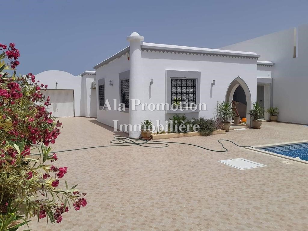 Belle villa plain pied avec piscine à Houmt Souk Djerba pour la location annuelle