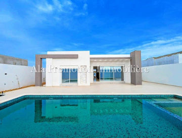 Belle villa plaine pieds avec piscine à vendre à Djerba