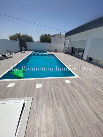 Magnifique villa plain pied avec piscine pour les vacances à Djerba Tezdaine