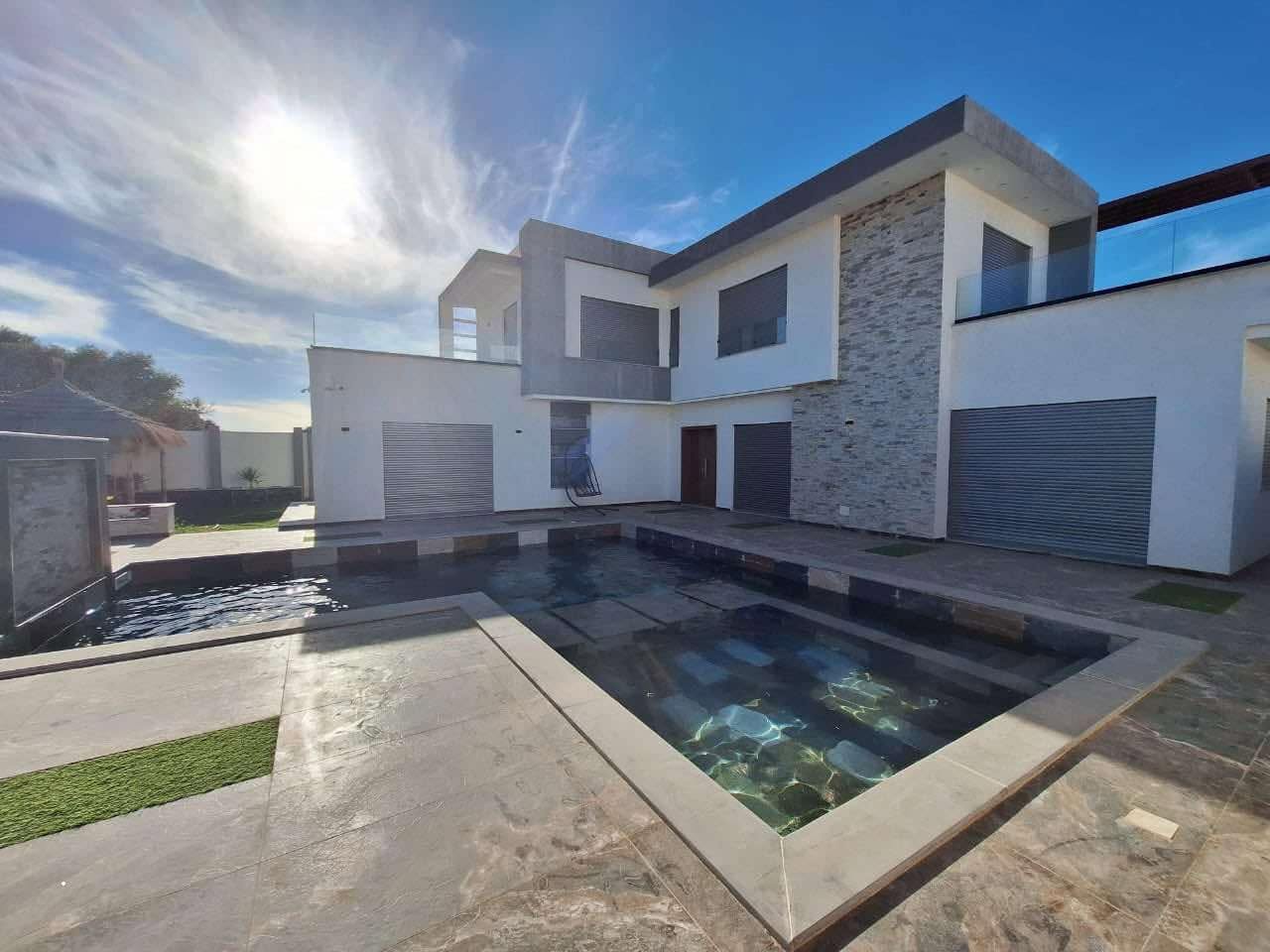 À louer à l’année, belle villa neuve avec piscine sur la route d'Aghir