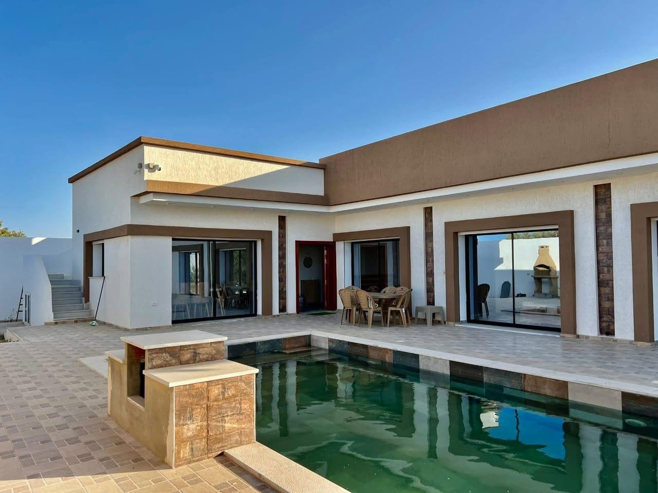 villa avec piscine à louer à l'année sur la route d'Aghir